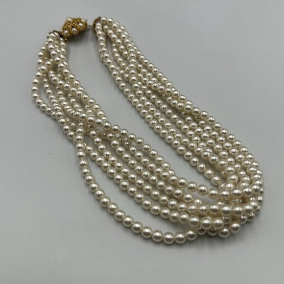 Elegant Pearl Necklace - Picture 10 of 13
